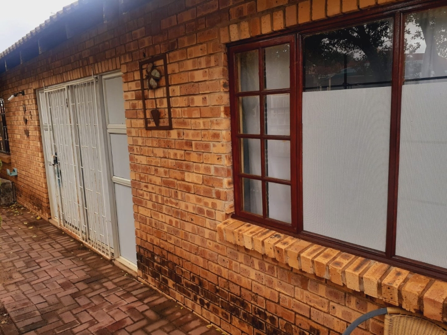 2 Bedroom Property for Sale in Uitsig Free State